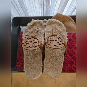 Tory Burch shearling sandals size 7